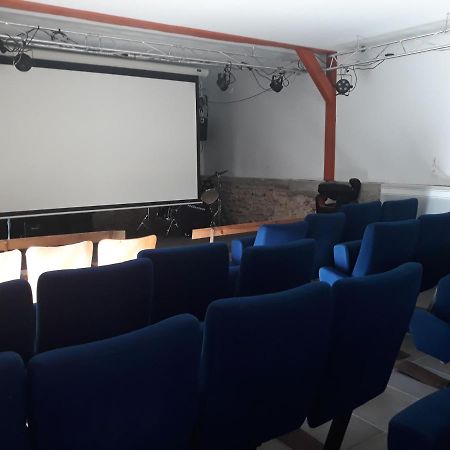 Gite dans un parc animalier avec salle de cinéma Aurice Esterno foto