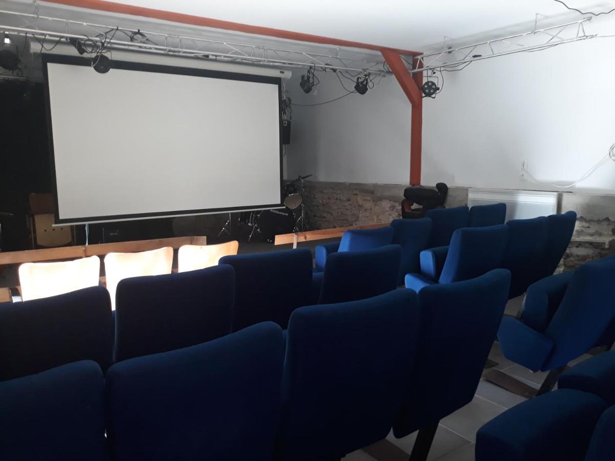 Gite dans un parc animalier avec salle de cinéma Aurice Esterno foto